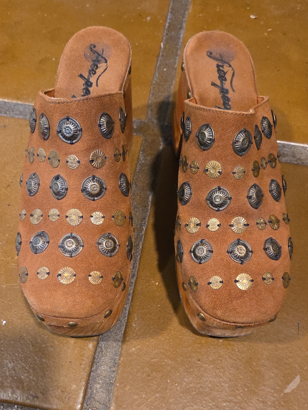 Claudia Clogs - Picture 12 of 12